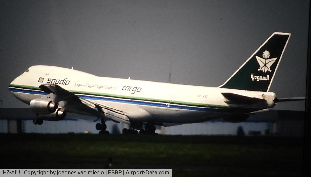 HZ-AIU, 1988 Boeing 747-268F C/N 24359/724, ex-slide