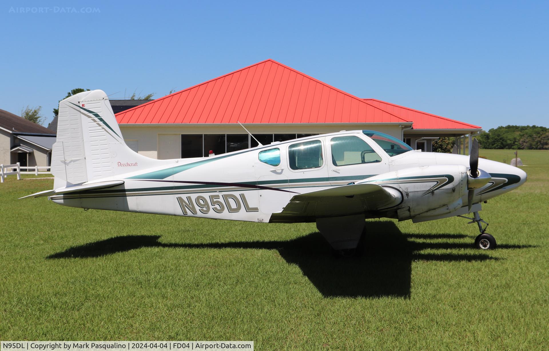 N95DL, 1960 Beech B95 Travel Air C/N TD-418, Beech B95