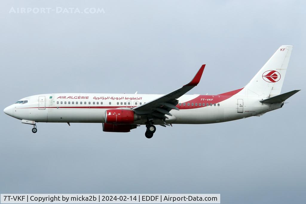 7T-VKF, 2010 Boeing 737-8D6 C/N 40860, Landing