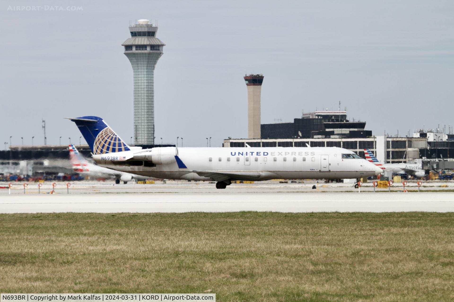 N693BR, 2003 Bombardier CRJ-200ER (CL-600-2B19) C/N 7761, CRJ2 SkyWest/United Express Bombardier CL-600-2B19, N693BR SKW5687 CMH-ORD