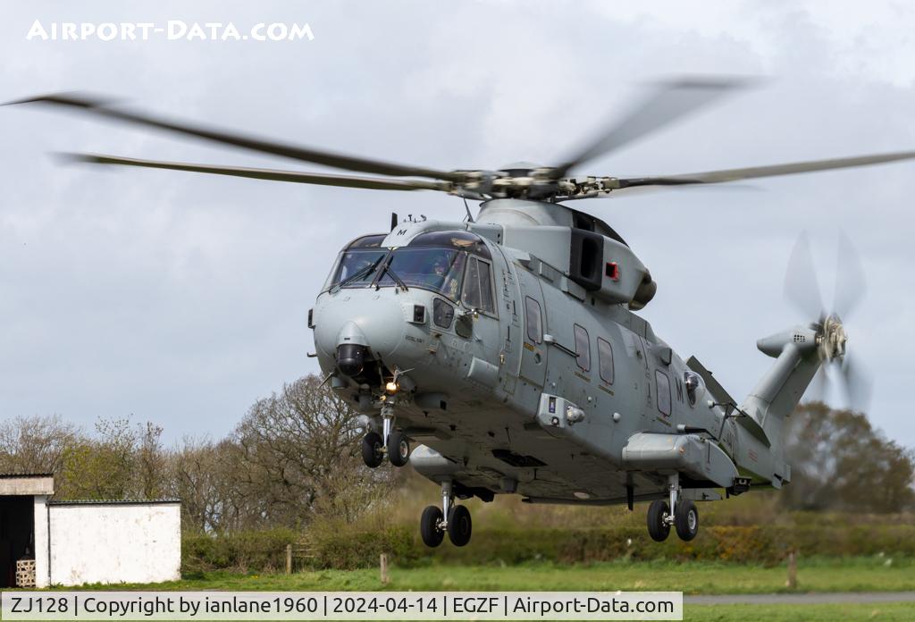 ZJ128, Westland Merlin HC.3 C/N 50153/RAF12, Refuelling stop at Kirkbride