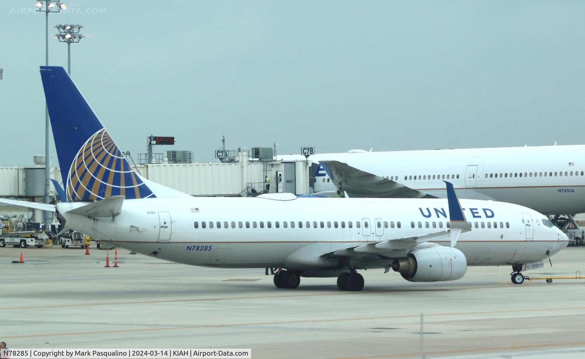 N78285, 2004 Boeing 737-824 C/N 33452, Boeing 737-824