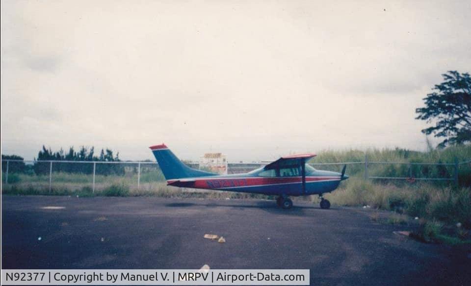 N92377, Cessna 182N Skylane C/N 18260177, N92377 at Tobias Bolanos Airport , San Jose, Costa Rica.
Re registered later as TI-AWA