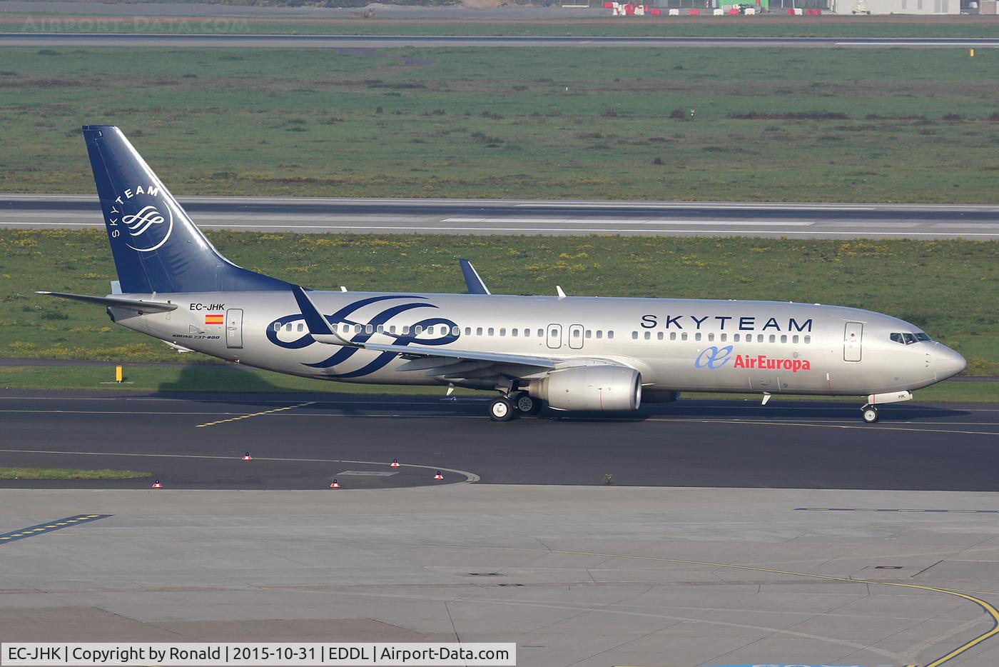 EC-JHK, 2005 Boeing 737-85P C/N 33975, at dus