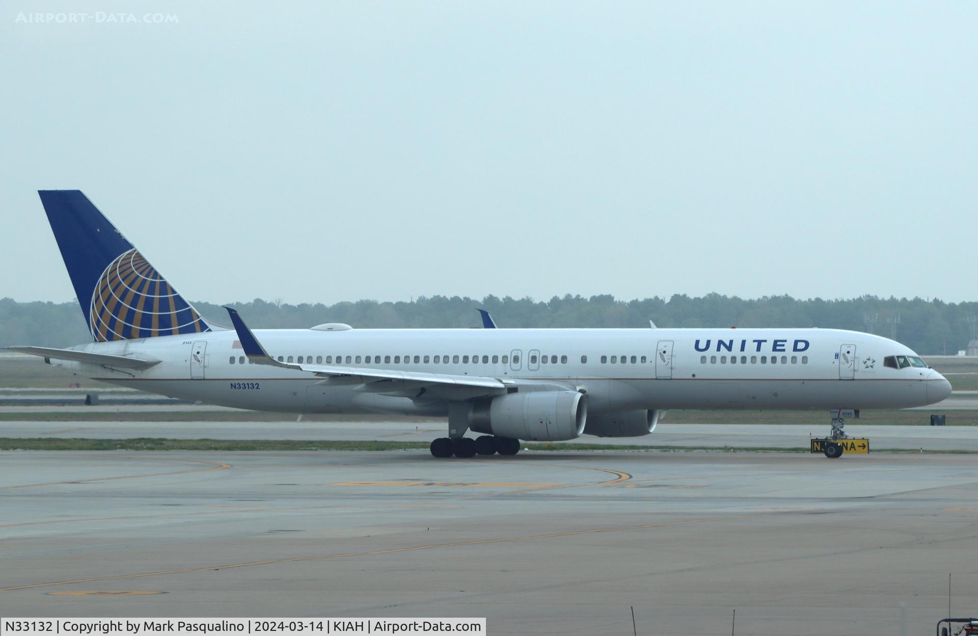 N33132, 1998 Boeing 757-224 C/N 29281, Boeing 757-224