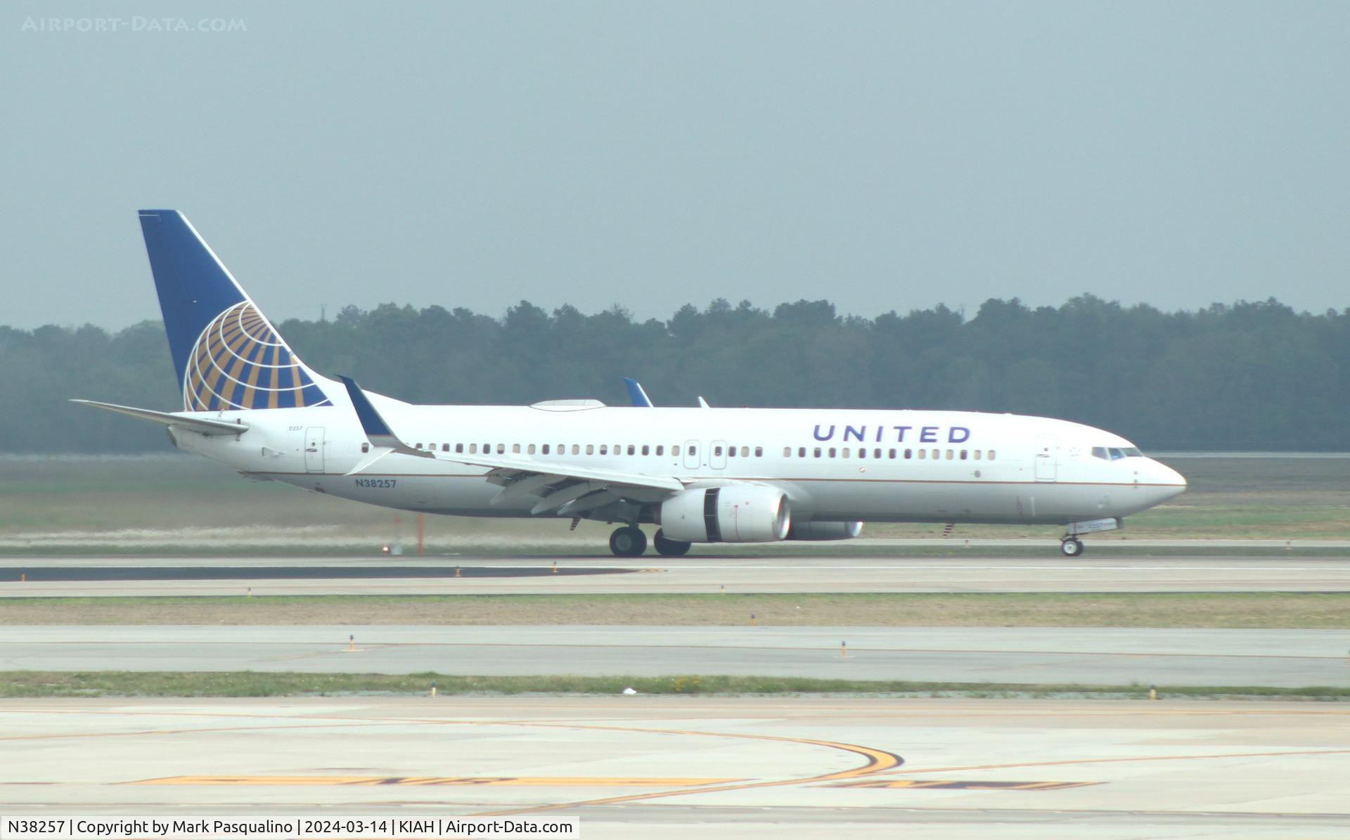 N38257, 2000 Boeing 737-824 C/N 30612, Boeing 737-824