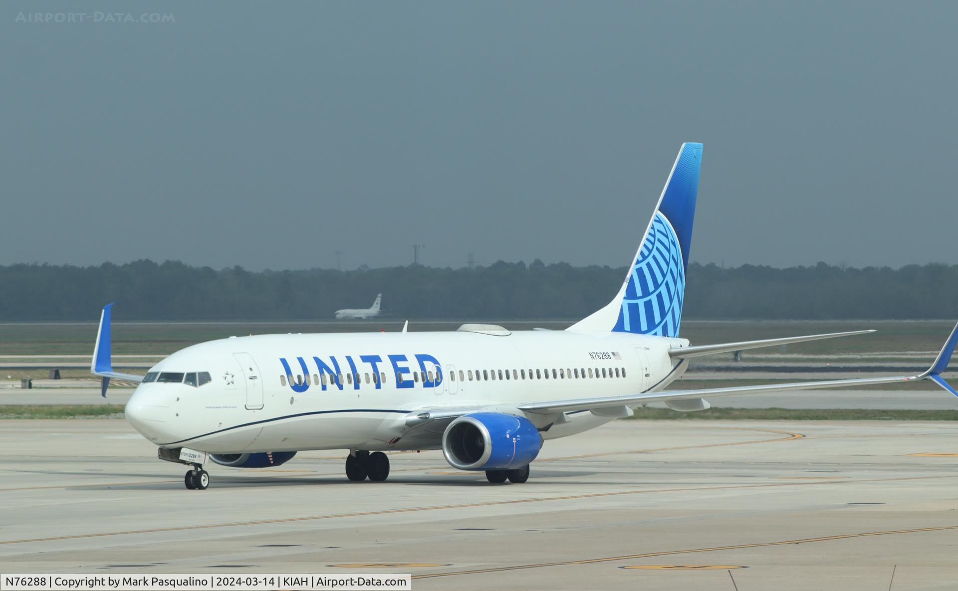 N76288, 2004 Boeing 737-824 C/N 33451, Boeing 737-824