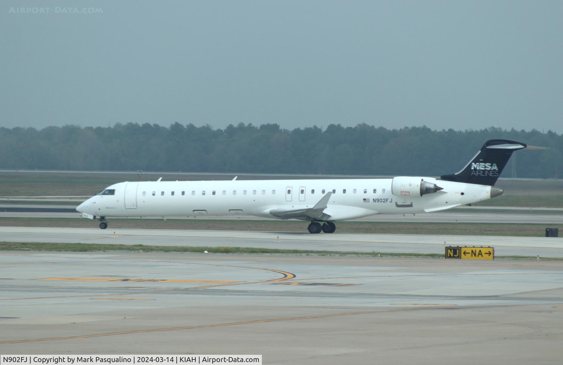 N902FJ, 2003 Bombardier CRJ-900ER (CL-600-2D24) C/N 15002, CL-600-2D24