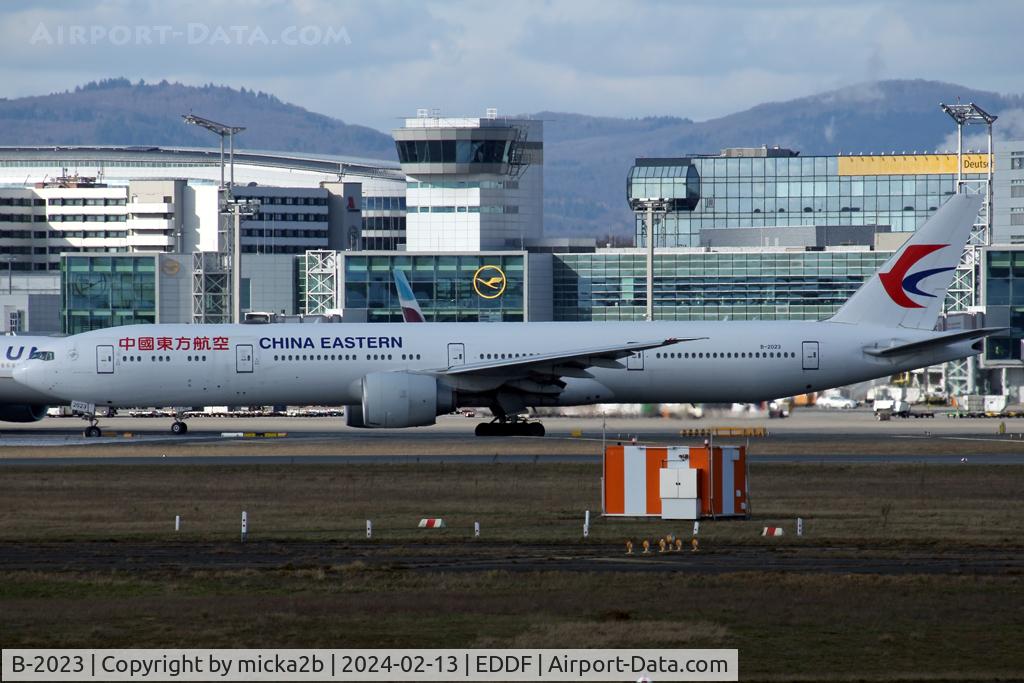 B-2023, 2015 Boeing 777-39P/ER C/N 43275, Taxiing