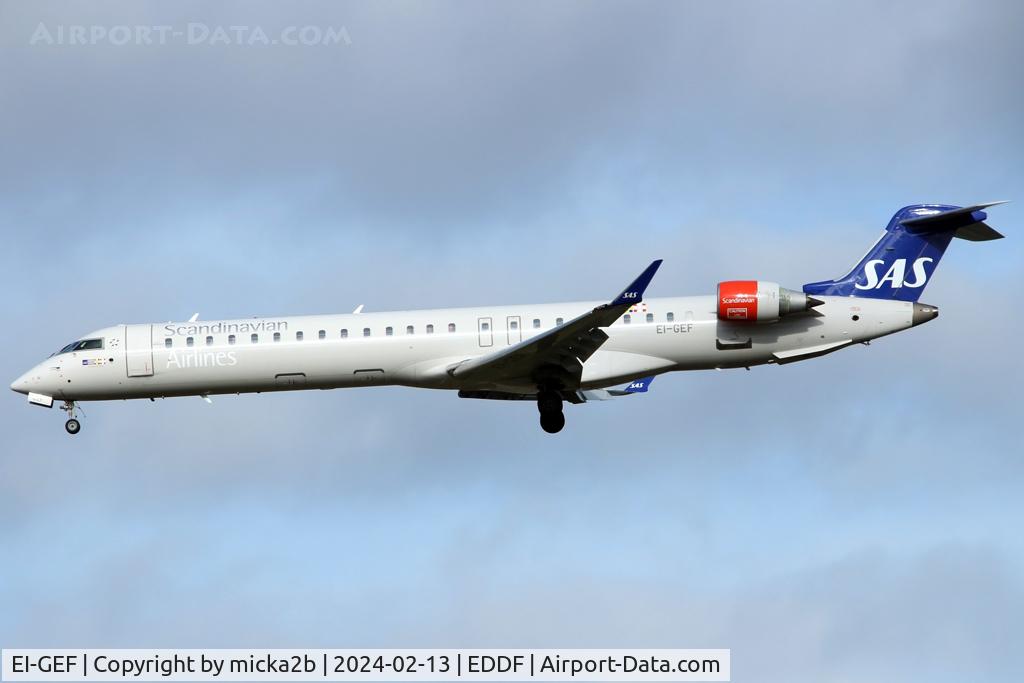 EI-GEF, 2009 Bombardier CRJ-900 (CL-600-2D24) C/N 15244, Landing