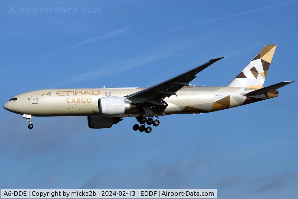 A6-DDE, 2016 Boeing 777-FFX C/N 62745, Landing