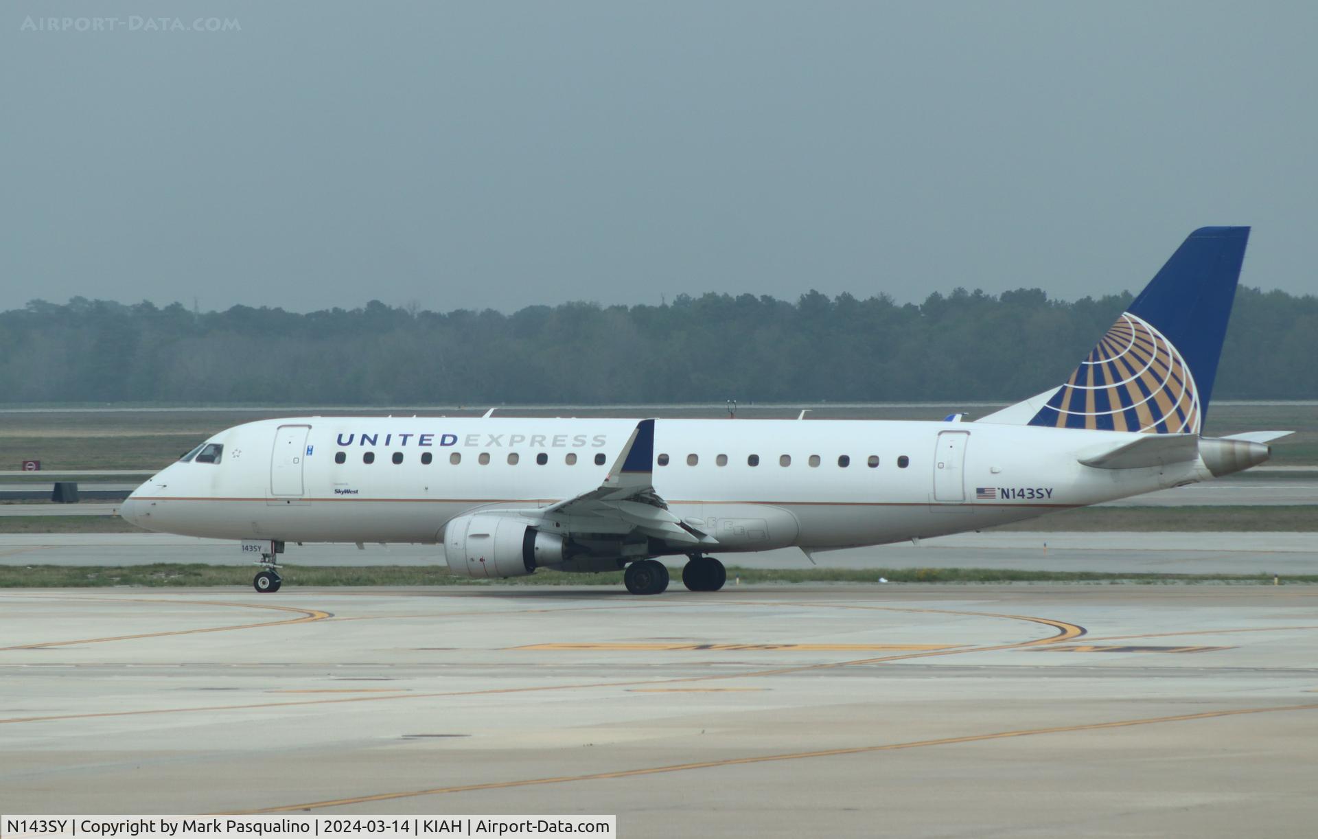 N143SY, 2015 Embraer 175LR (ERJ-170-200LR) C/N 17000476, ERJ-170-200LR