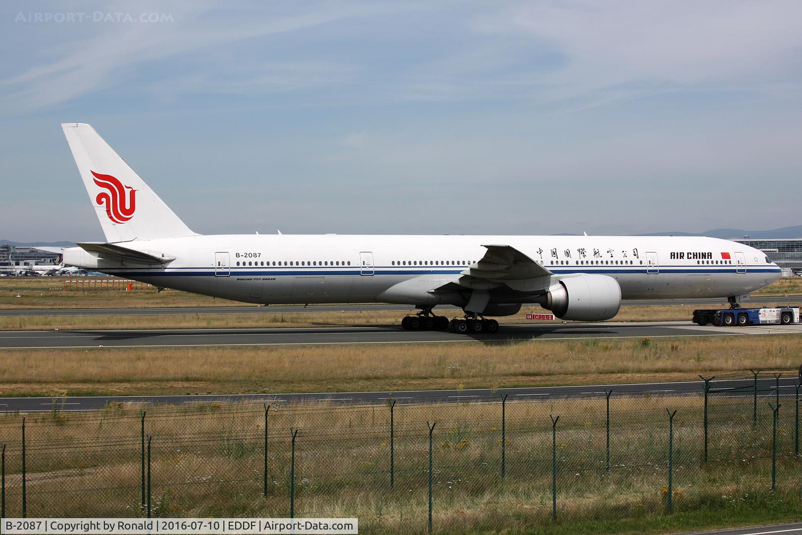 B-2087, 2011 Boeing 777-39L/ER C/N 38672, at fra