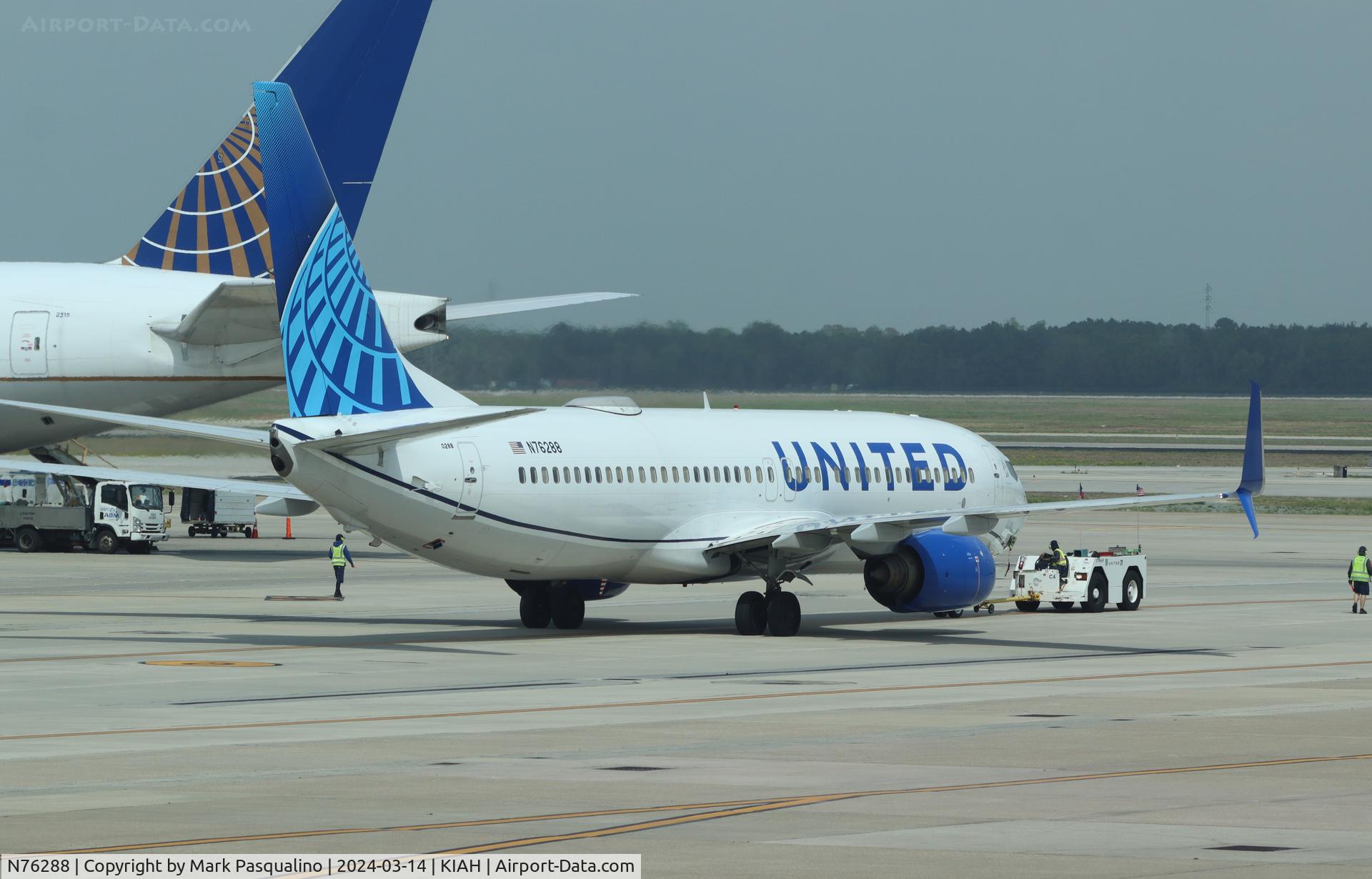 N76288, 2004 Boeing 737-824 C/N 33451, Boeing 737-824