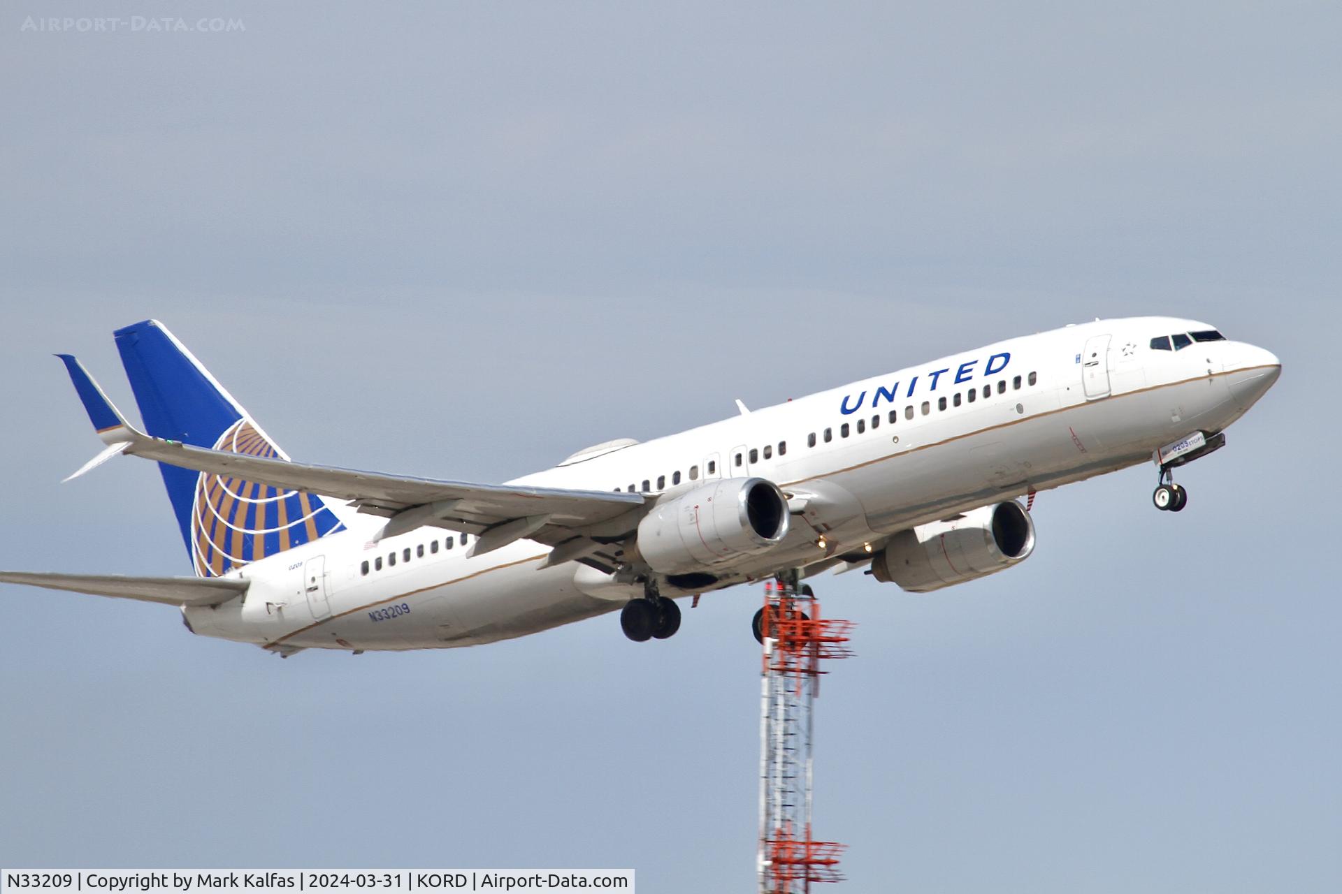 N33209, 2000 Boeing 737-824 C/N 30581, B738 United Airlines Boeing 737-824 N33209 UAL1851 ORD-PDX