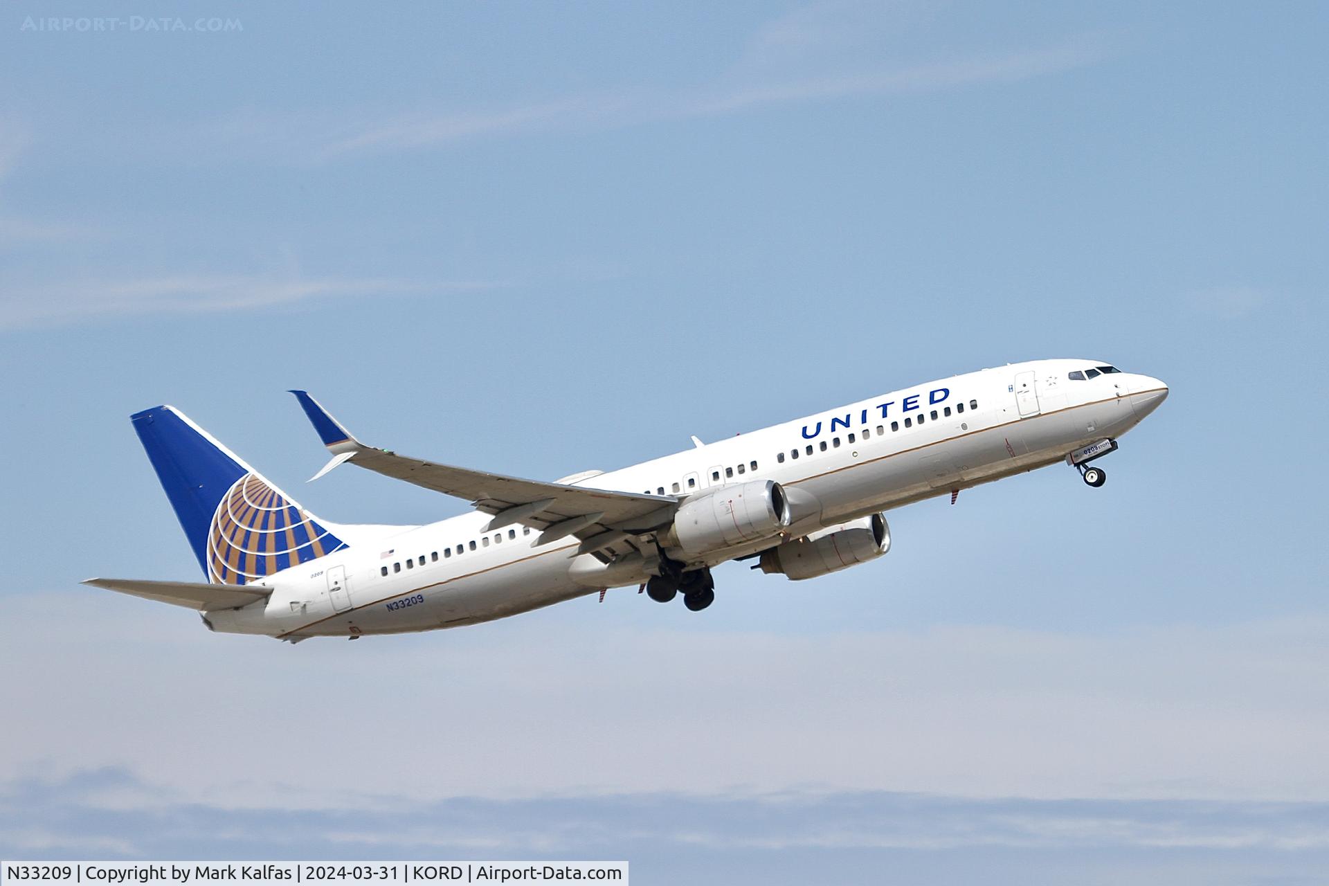 N33209, 2000 Boeing 737-824 C/N 30581, B738 United Airlines Boeing 737-824 N33209 UAL1851 ORD-PDX