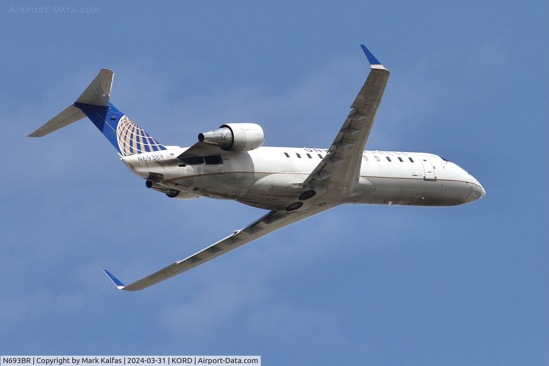 N693BR, 2003 Bombardier CRJ-200ER (CL-600-2B19) C/N 7761, CRJ2 SkyWest/United Express Bombardier CL-600-2B19, N693BR SKW5057 ORD-HYS