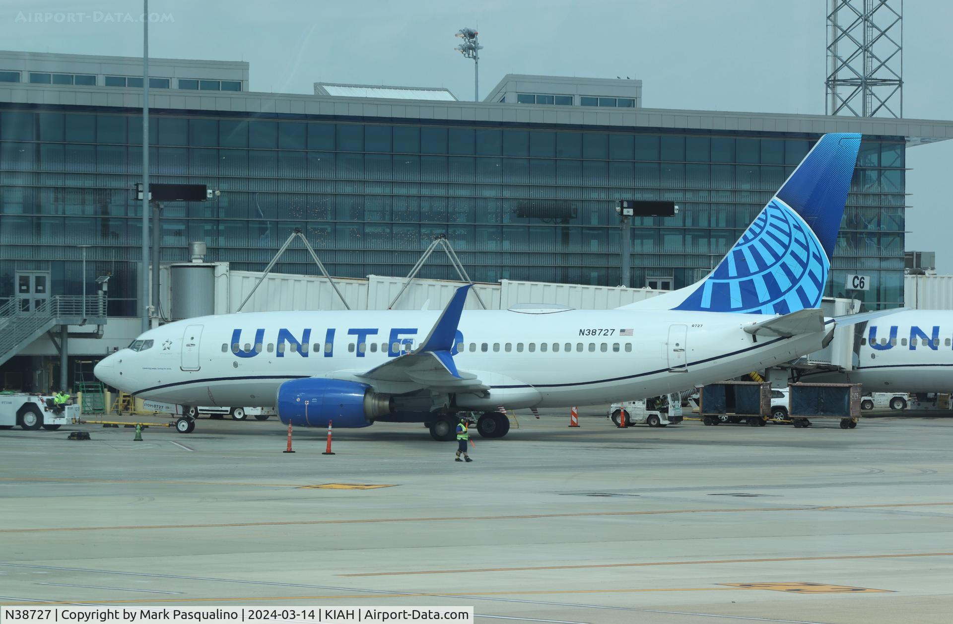 N38727, 1999 Boeing 737-724 C/N 28797, Boeing 737-724