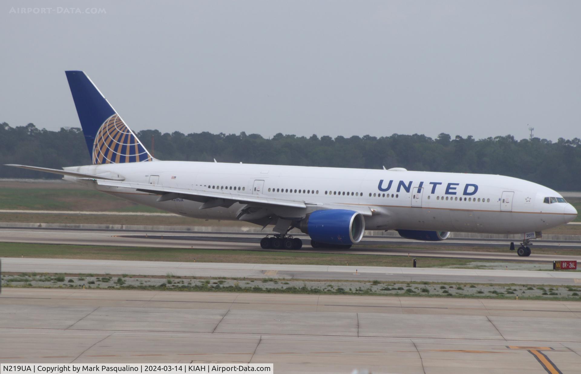 N219UA, 2001 Boeing 777-222 C/N 30551, Boeing 777-222