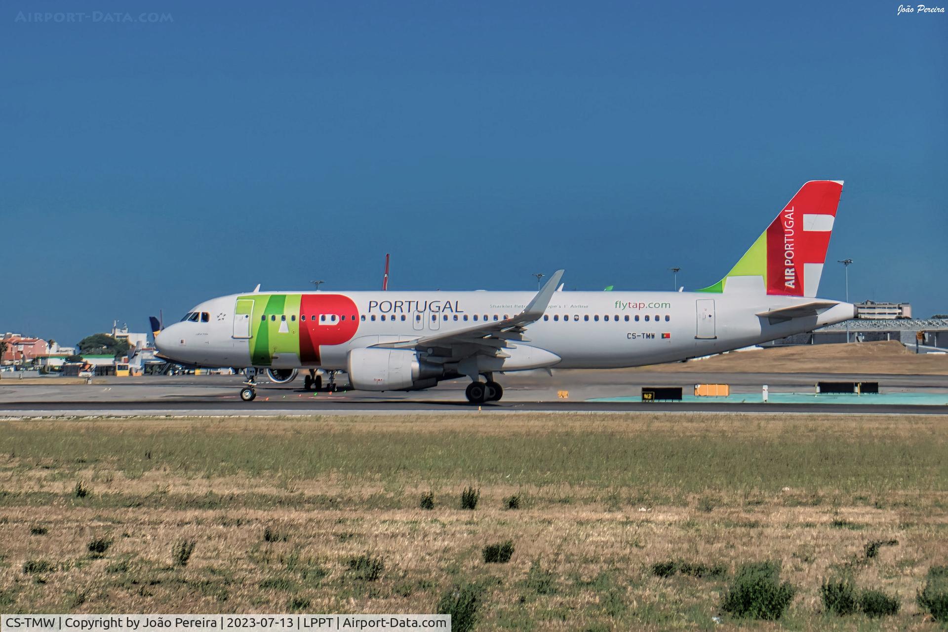 CS-TMW, 2001 Airbus A320-214 C/N 1667, TAP A320 at LPPT