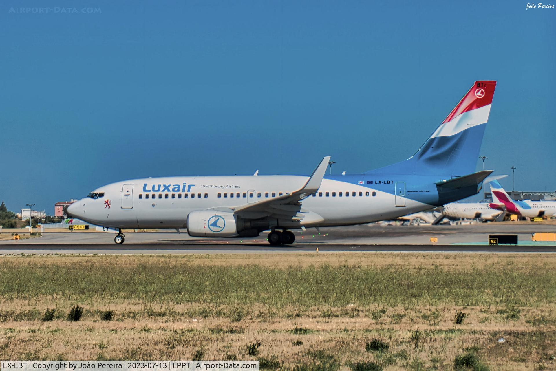 LX-LBT, 2008 Boeing 737-7K2 C/N 30371, Luxair B737 at LPPT
