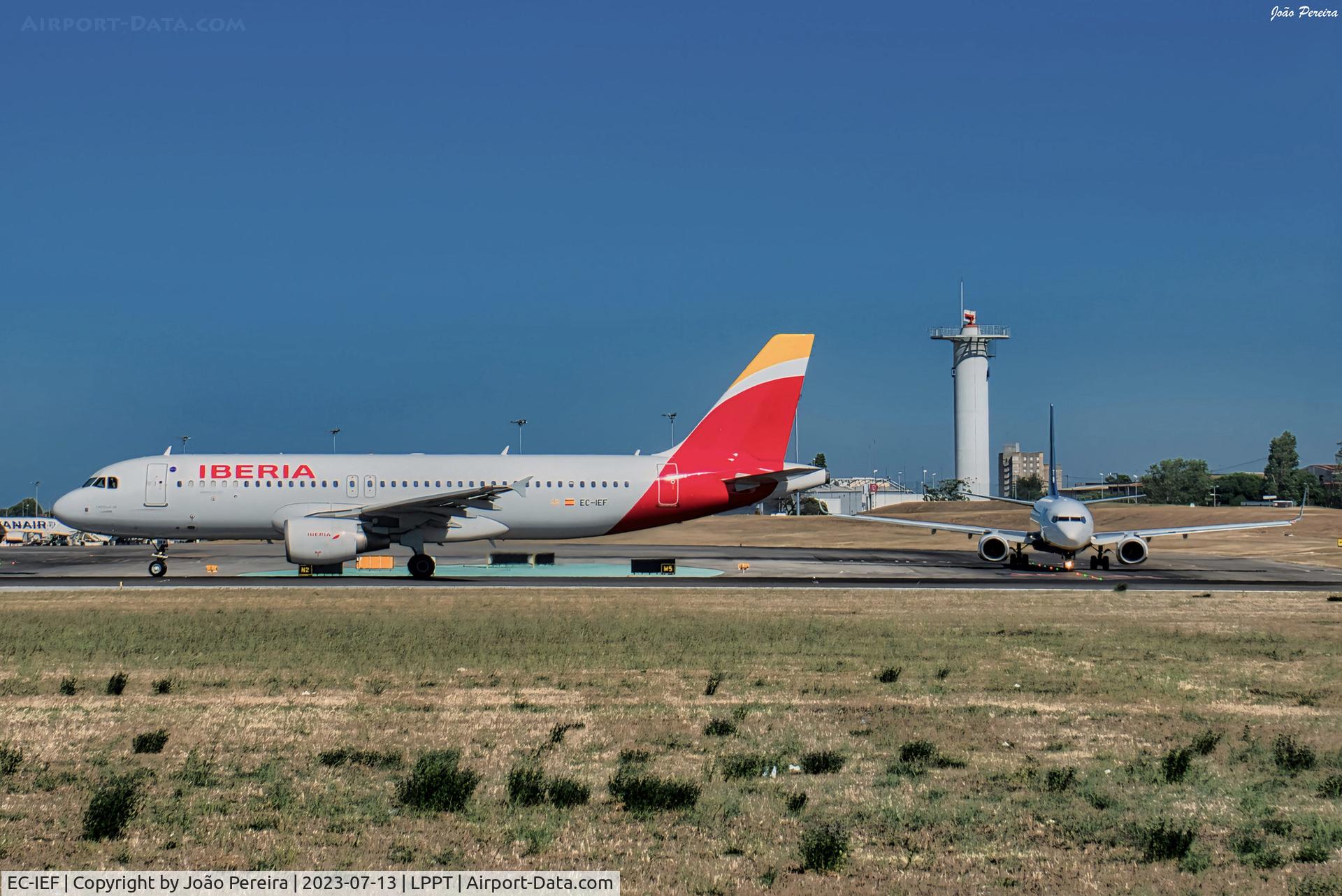 EC-IEF, 2001 Airbus A320-214 C/N 1655, Iberia A320 at LPPT