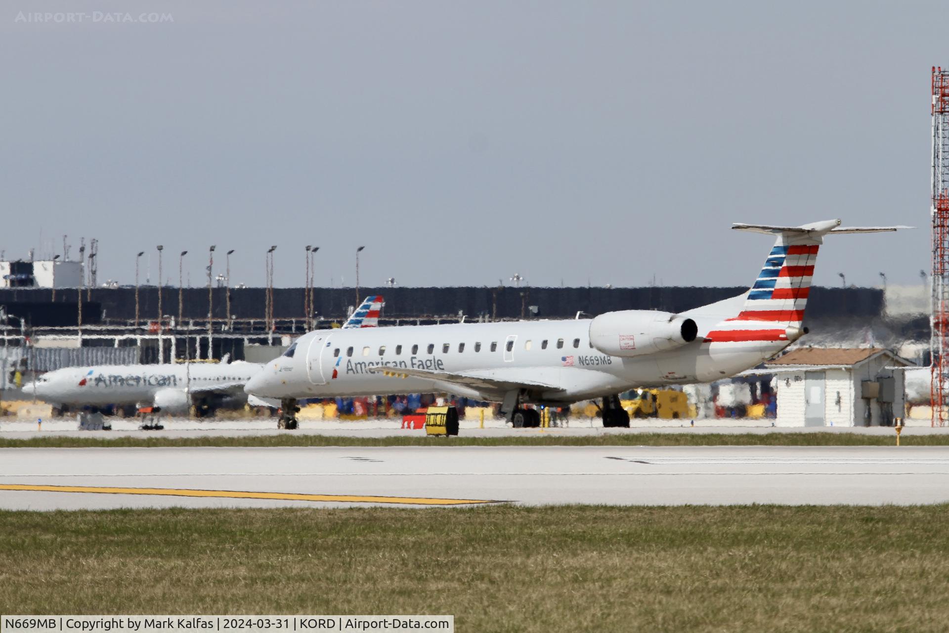 N669MB, 2004 Embraer ERJ-145LR (EMB-145LR) C/N 145788, E145 Peidmont /American Eagle EMBRAER EMB-145LR N669MB PDT9979 PHL-ORD