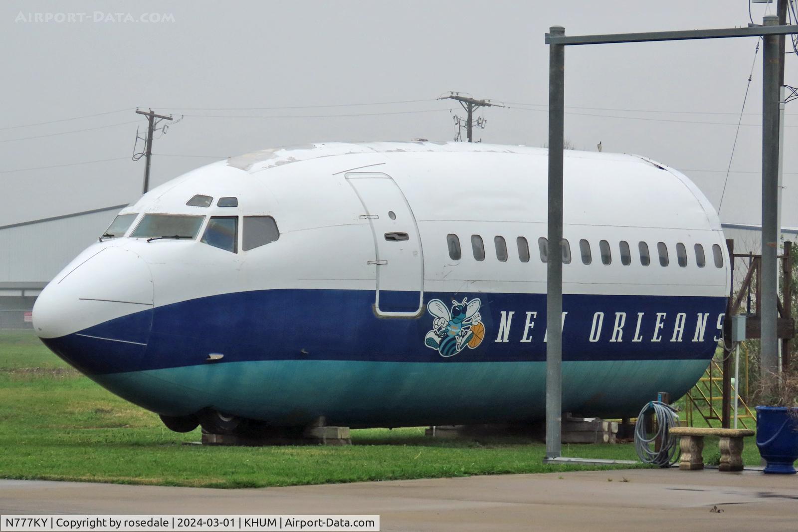 N777KY, 1975 Boeing 727-2B6 C/N 21068, Forward Fuselage preserved at Houma