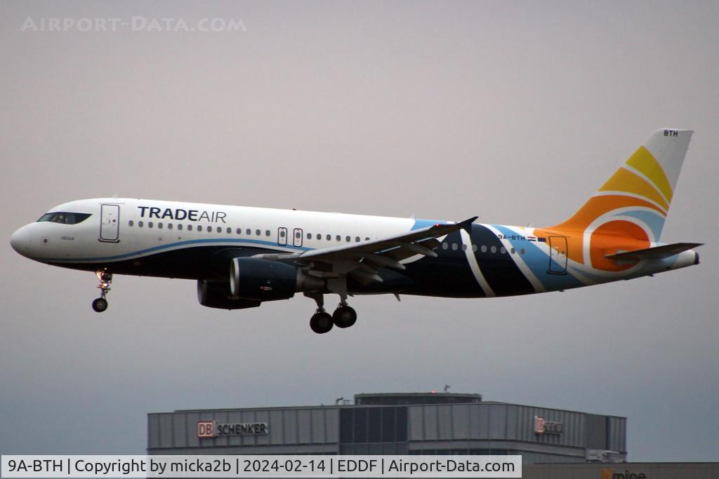 9A-BTH, 2001 Airbus A320-214 C/N 1454, Landing