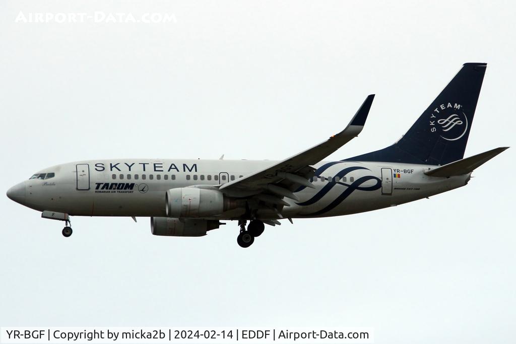 YR-BGF, 2001 Boeing 737-78J C/N 28440, Landing