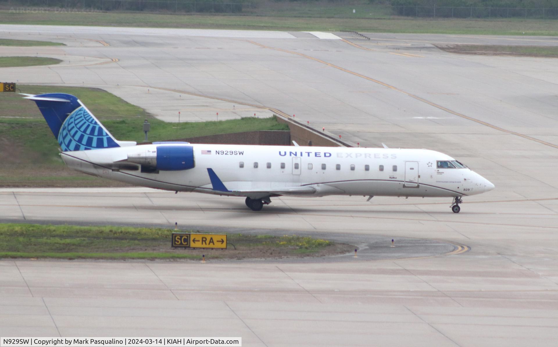 N929SW, 2002 Bombardier CRJ-200LR (CL-600-2B19) C/N 7703, CL-600-2B19