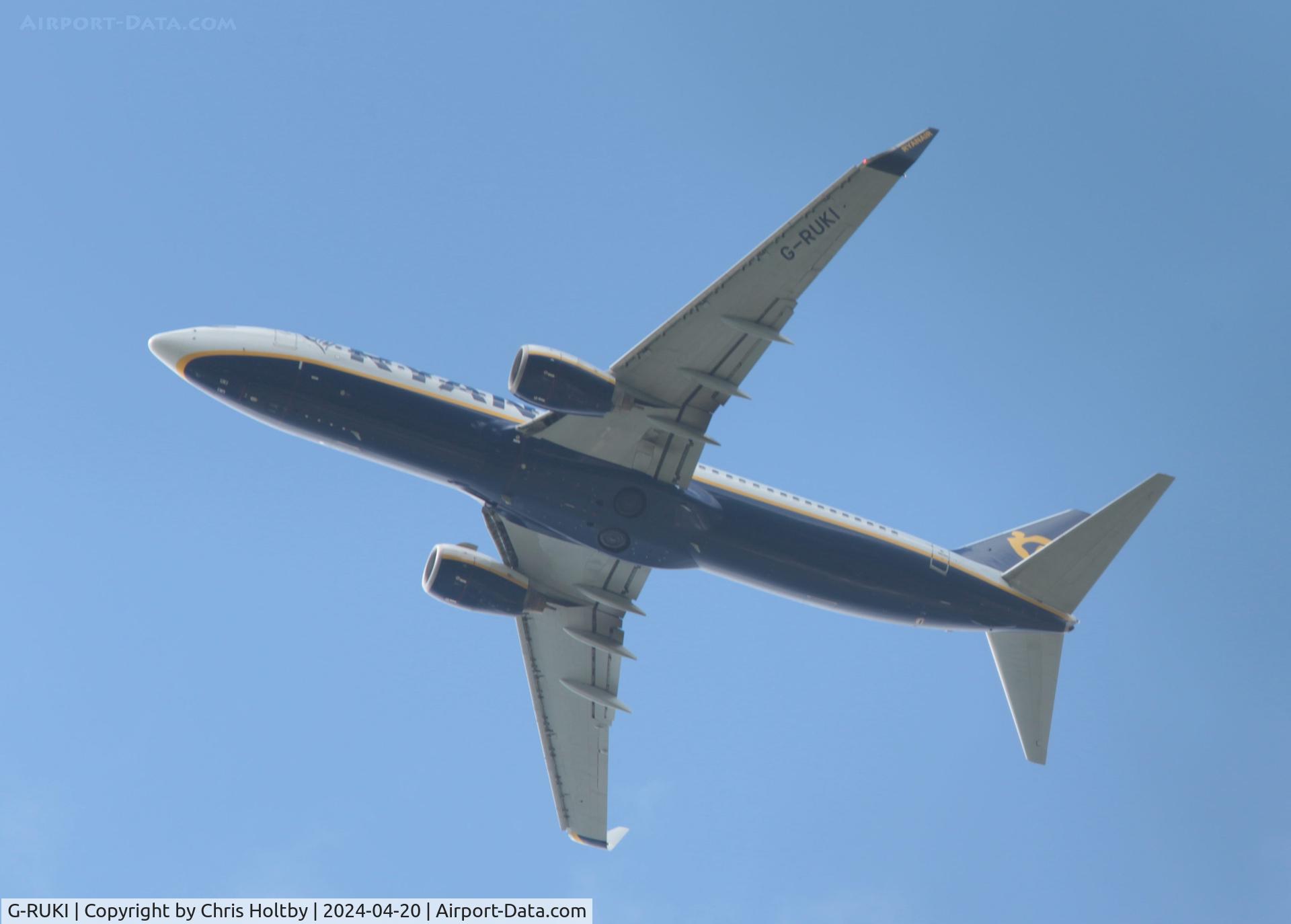 G-RUKI, 2006 Boeing 737-8AS C/N 33587, Over Amwell, Herts.