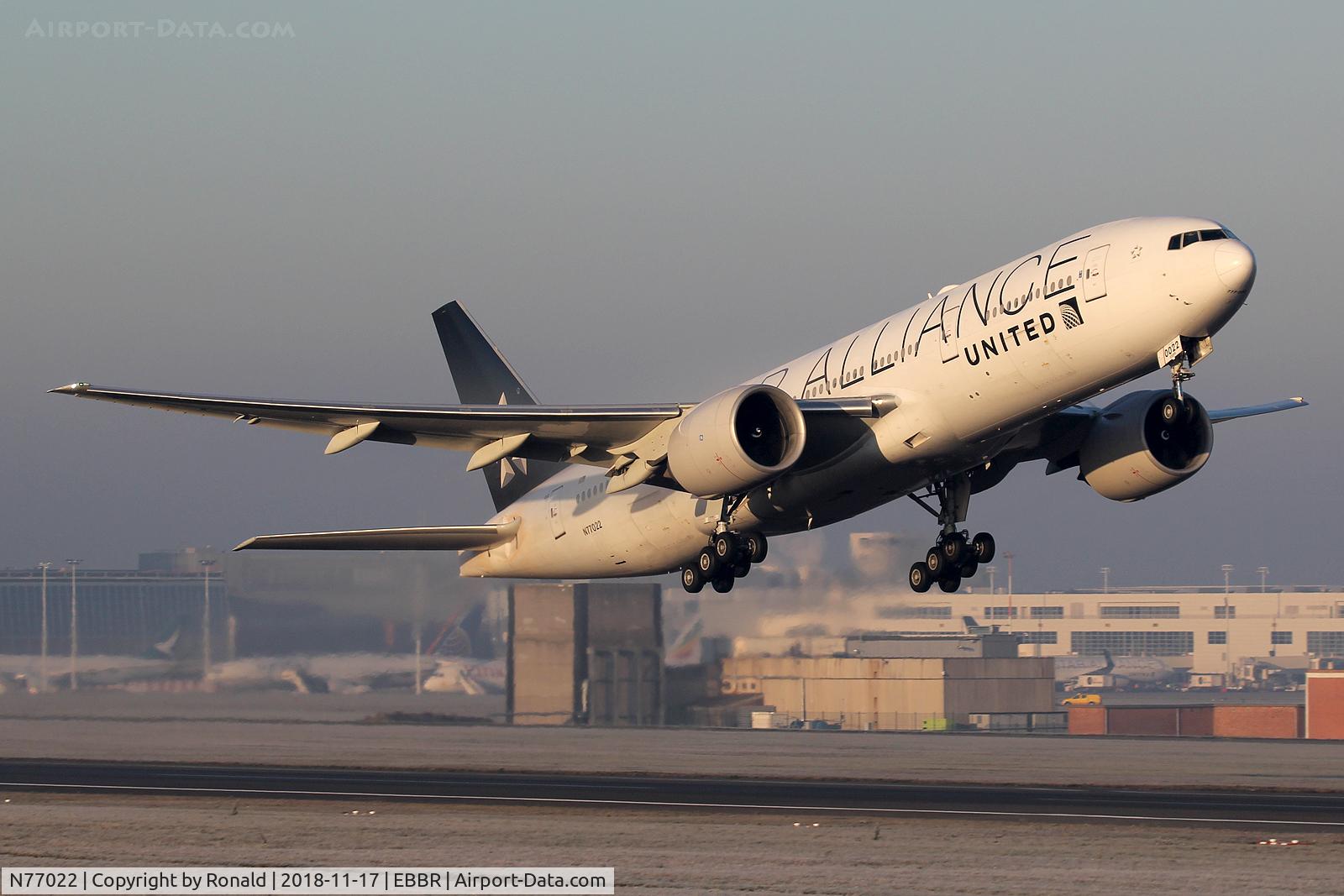 N77022, 2010 Boeing 777-224 C/N 39777, at ebbr