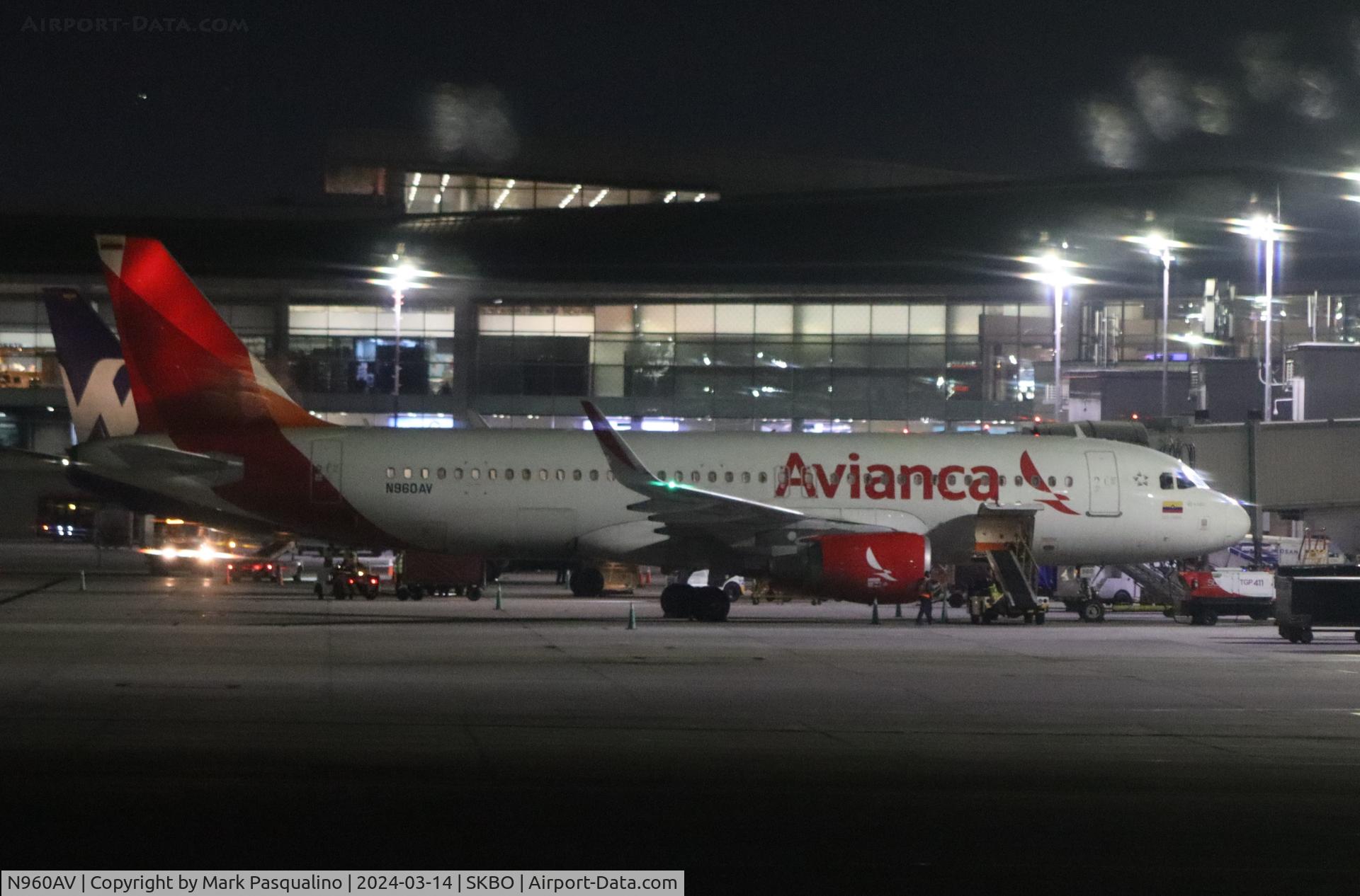 N960AV, 2014 Airbus A320-214 C/N 06125, Airbus A320-214
