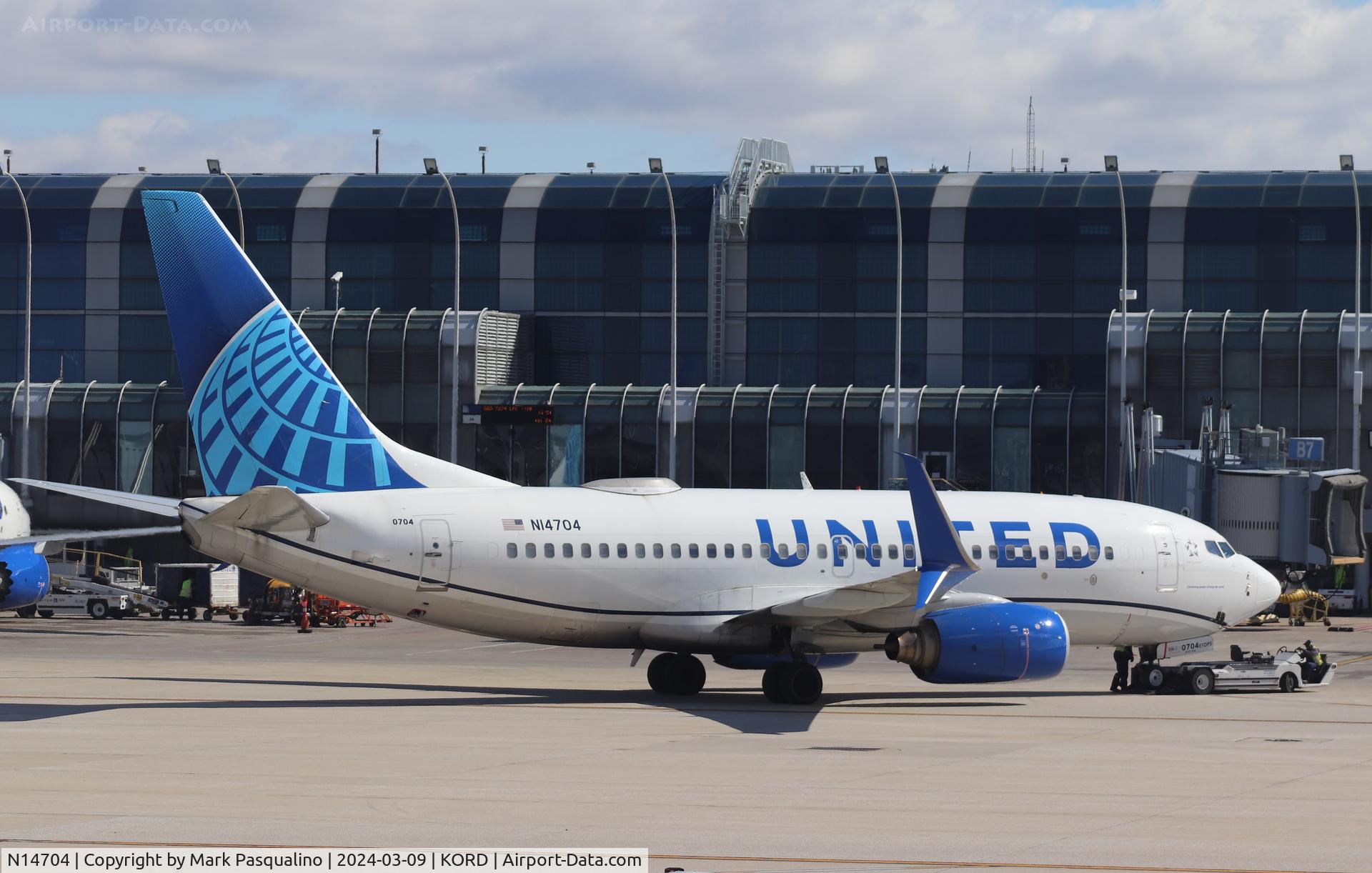 N14704, 1998 Boeing 737-724 C/N 28765, Boeing 737-724