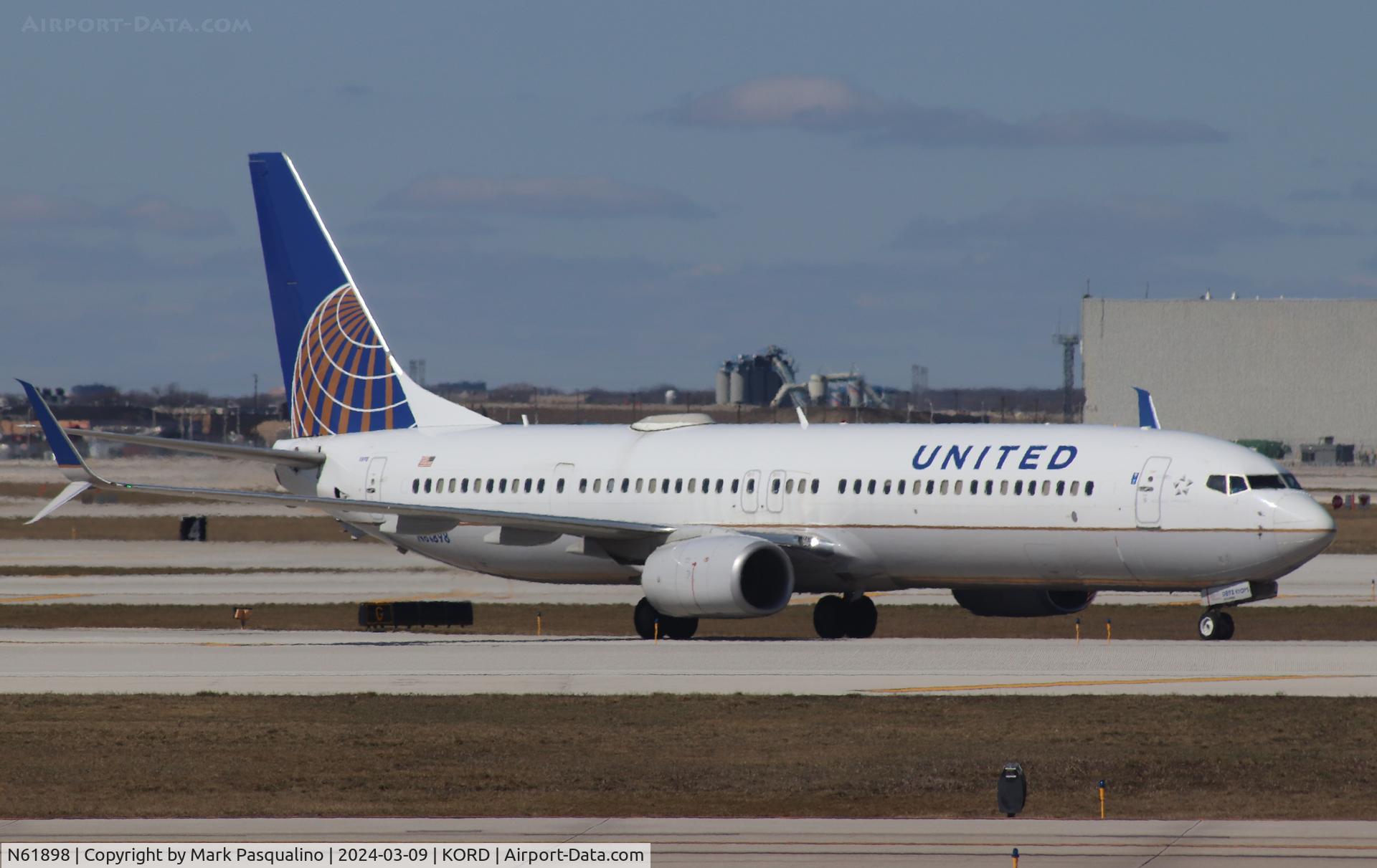 N61898, 2016 Boeing 737-900/ER C/N 62815, Boeing 737-924/ER