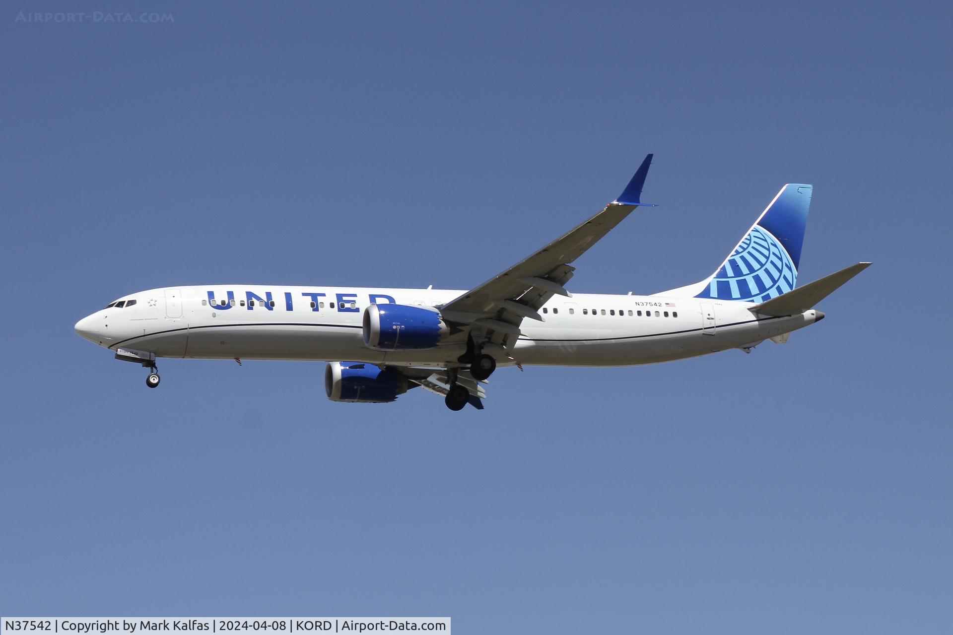 N37542, 2022 Boeing 737-9 MAX C/N 64470, B39M United Airlines Boeing 737-Max 9 N37542 UAL426 ORD-EWR  N37542 UAL2329 DEN-ORD