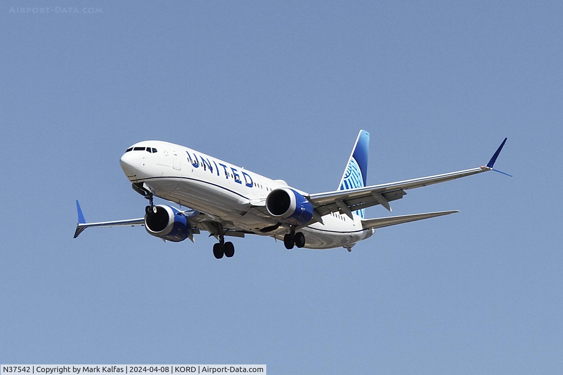 N37542, 2022 Boeing 737-9 MAX C/N 64470, B39M United Airlines Boeing 737-Max 9 N37542 UAL426 ORD-EWR  N37542 UAL2329 DEN-ORD