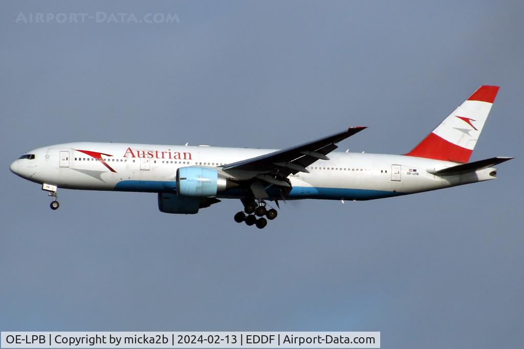 OE-LPB, 1998 Boeing 777-2Z9/ER C/N 28699, Landing