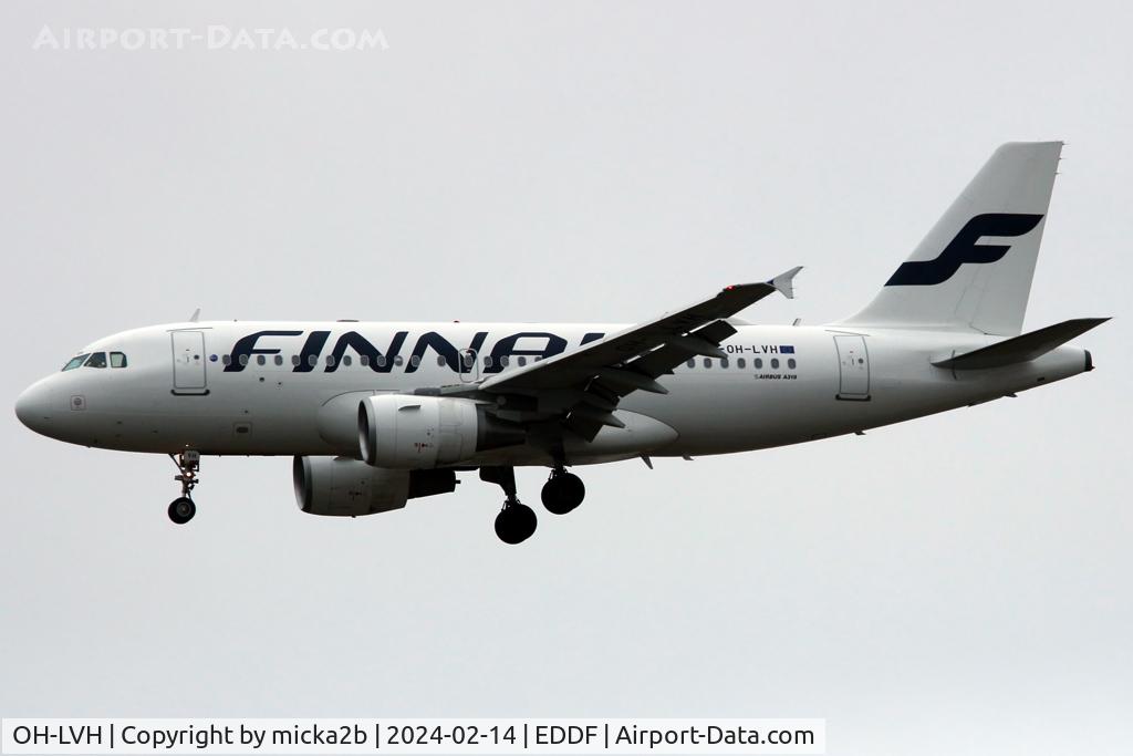 OH-LVH, 2000 Airbus A319-112 C/N 1184, Landing
