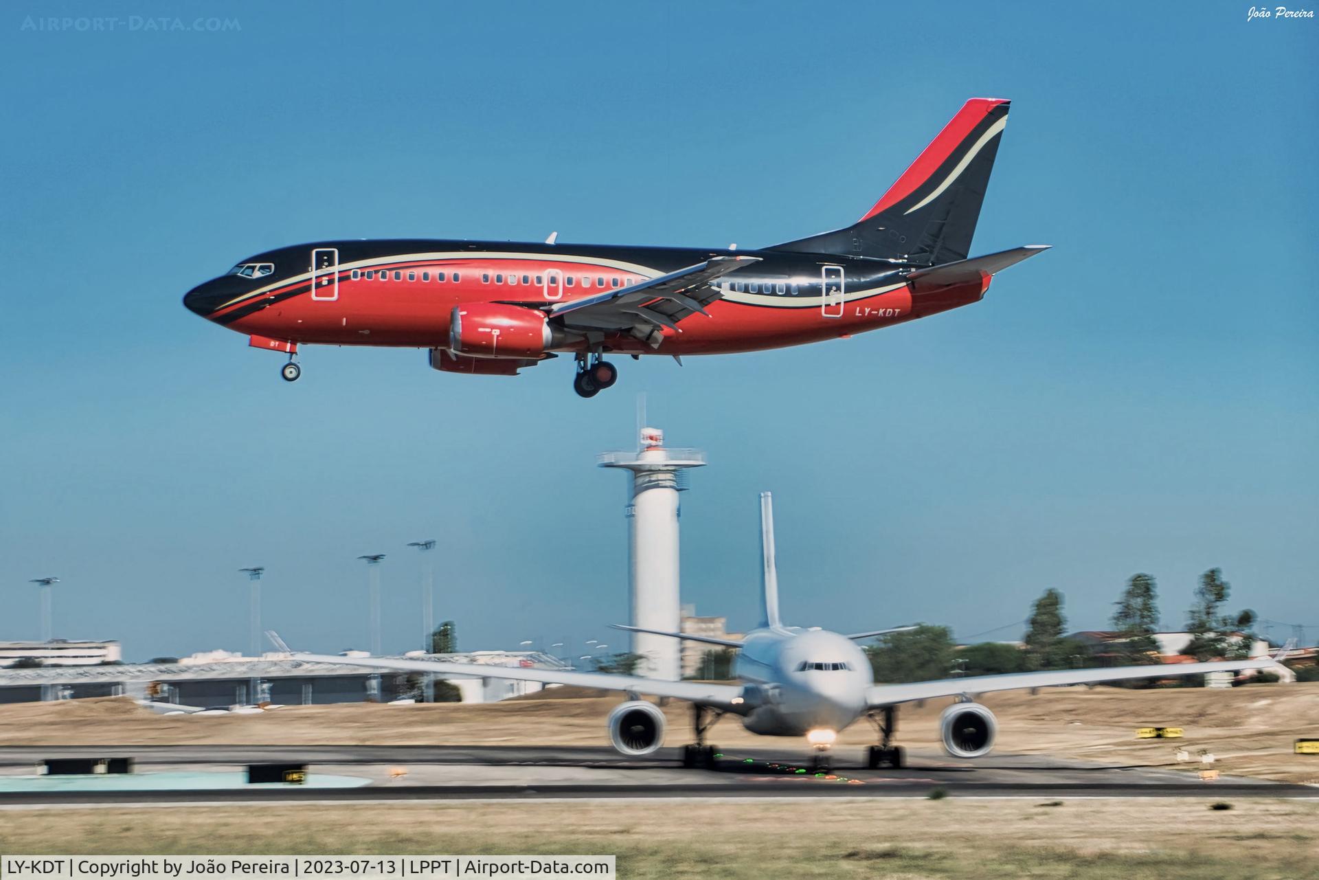 LY-KDT, 1992 Boeing 737-522 C/N 26691, Klasjet B735 at LPPT