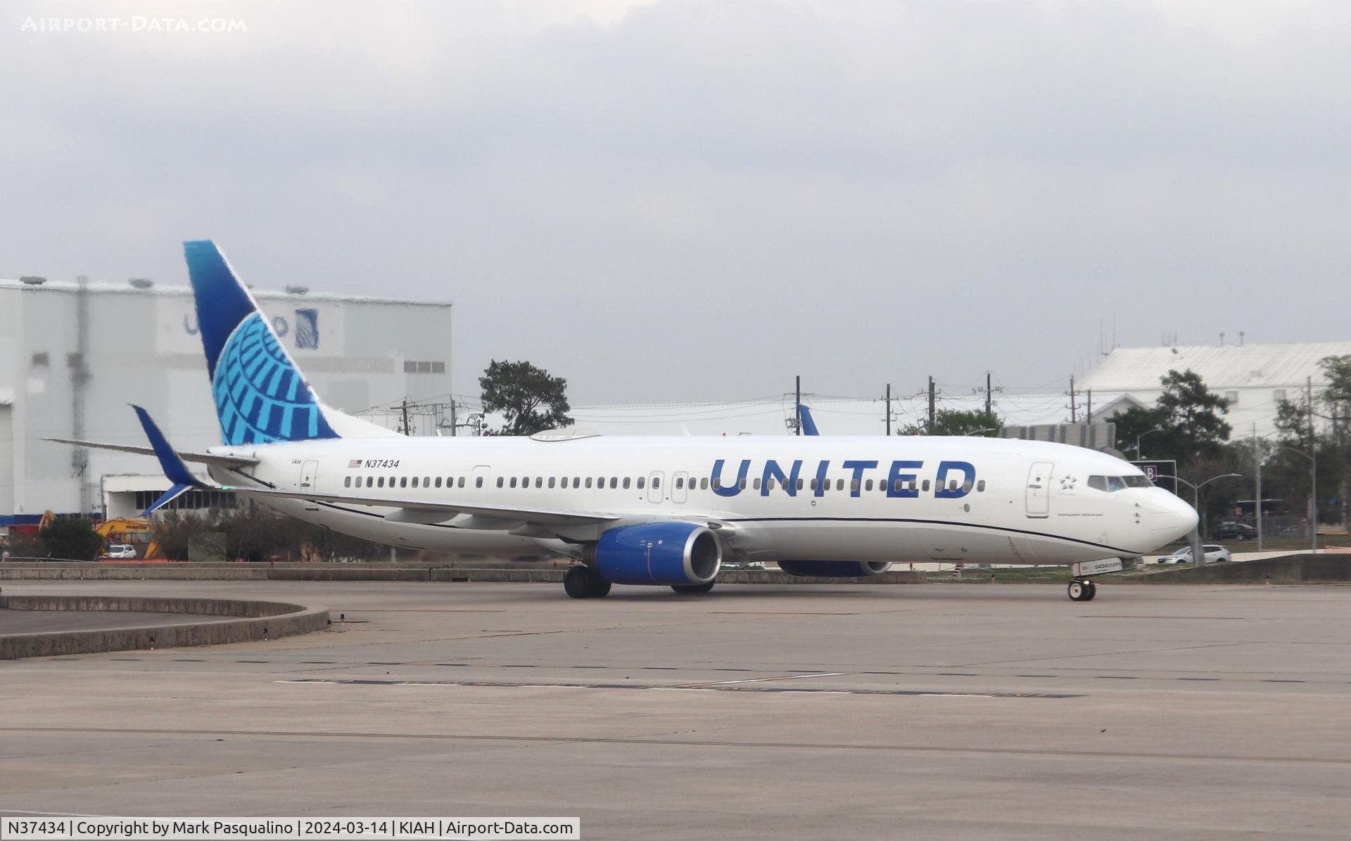 N37434, 2009 Boeing 737-924/ER C/N 33528, Boeing 737-924/ER