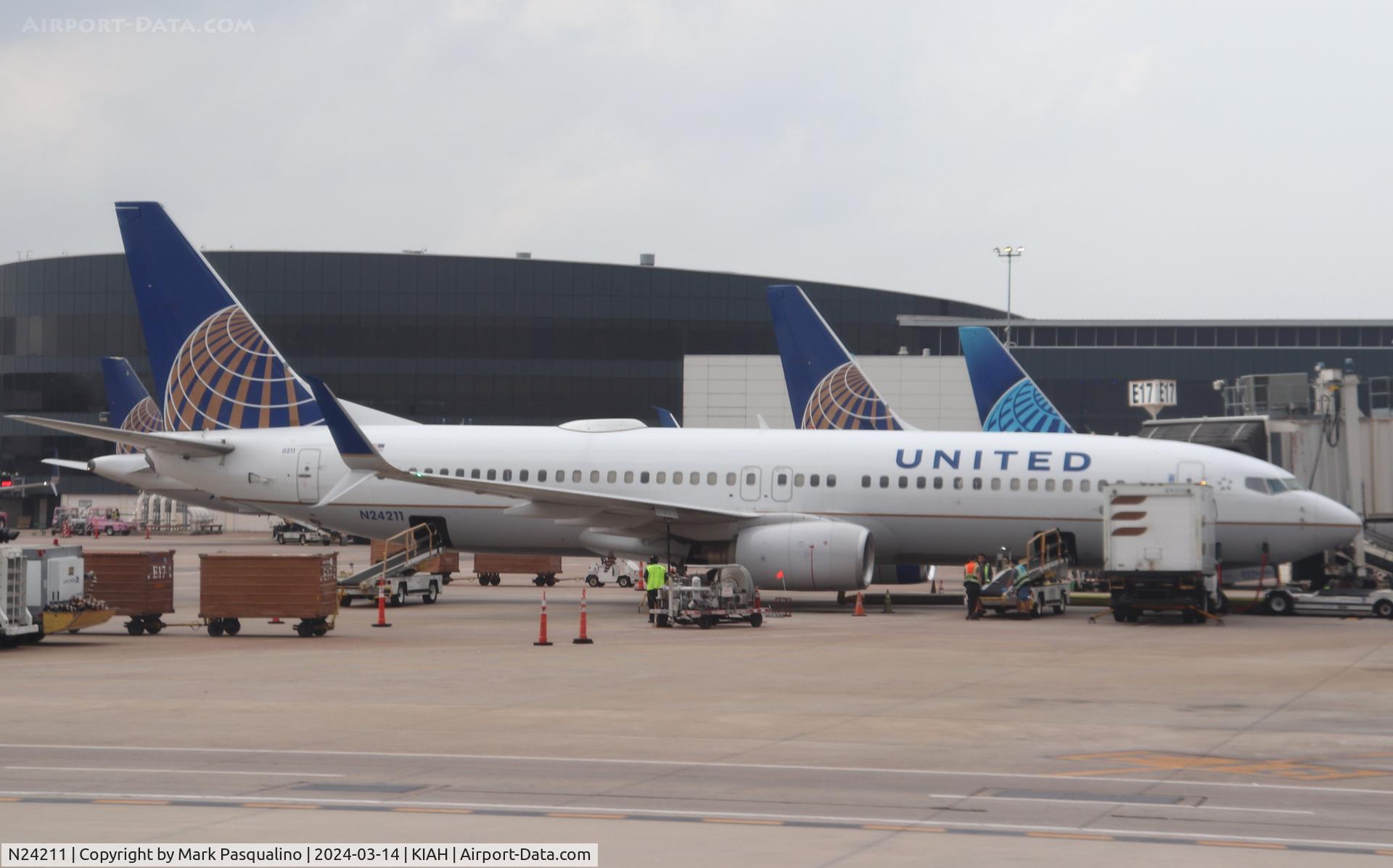 N24211, 1998 Boeing 737-824 C/N 28771, Boeing 737-824