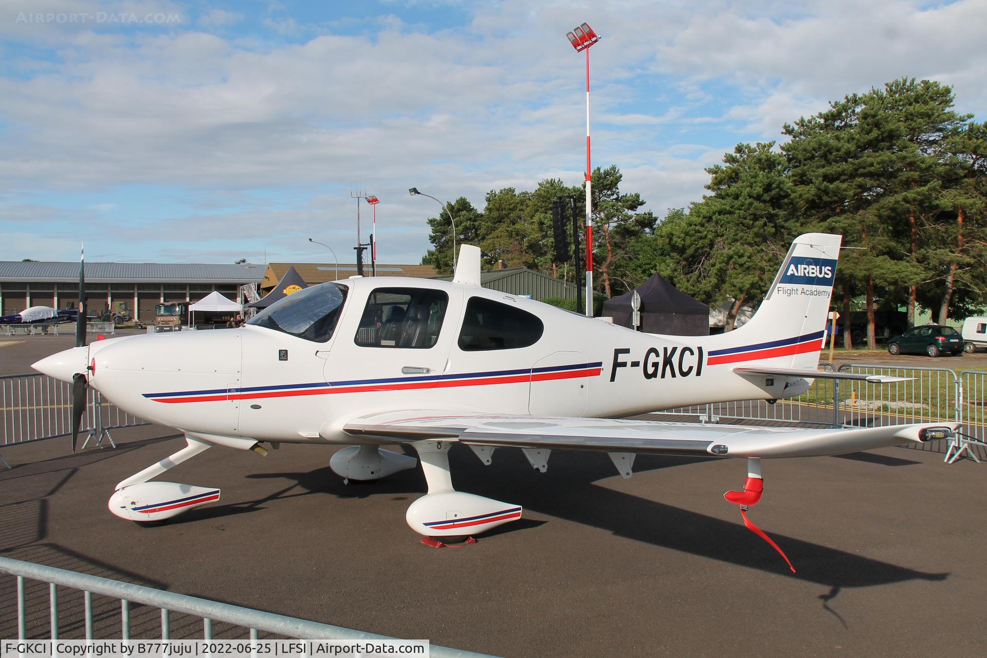 F-GKCI, Cirrus SR22 C/N 4482, during Saint-Dizier airshow 2022