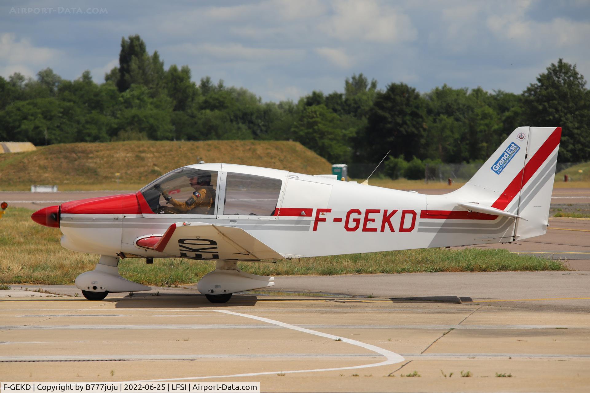 F-GEKD, 1985 Robin DR400/160 C/N 1728, during Saint-Dizier airshow 2022
