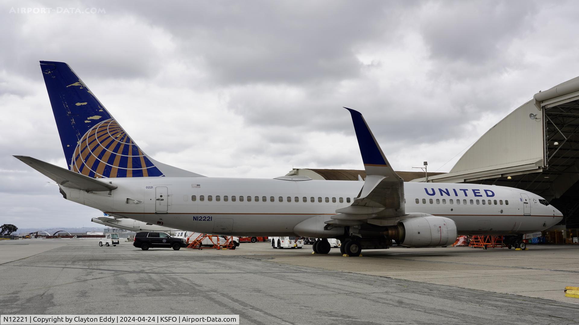 N12221, 1998 Boeing 737-824 C/N 28930, SFO 2024.