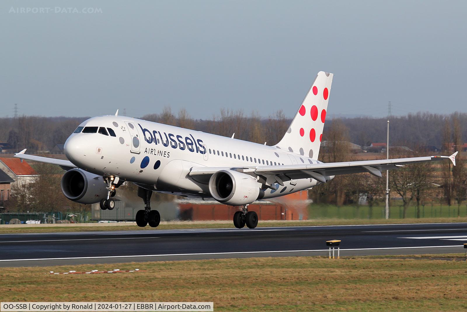 OO-SSB, 2005 Airbus A319-111 C/N 2400, at ebbr