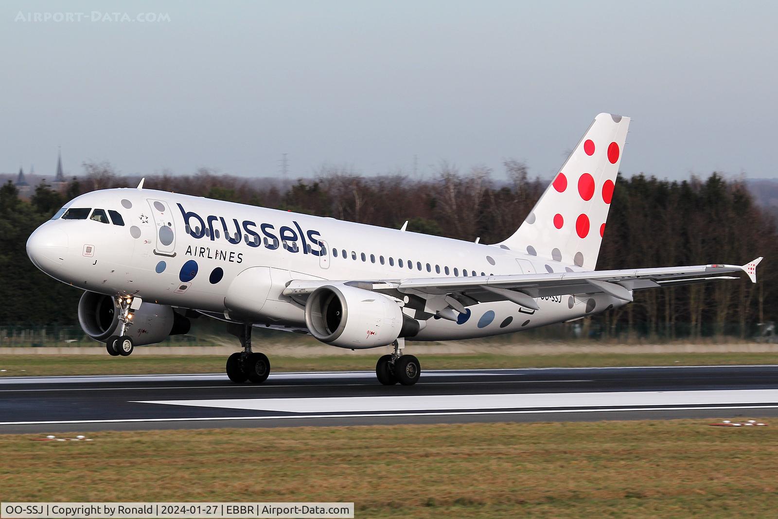 OO-SSJ, 2002 Airbus A319-111 C/N 1759, at ebbr