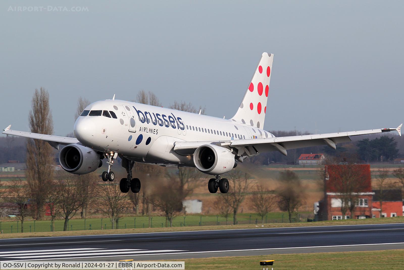 OO-SSV, 2004 Airbus A319-111 C/N 2196, at ebbr