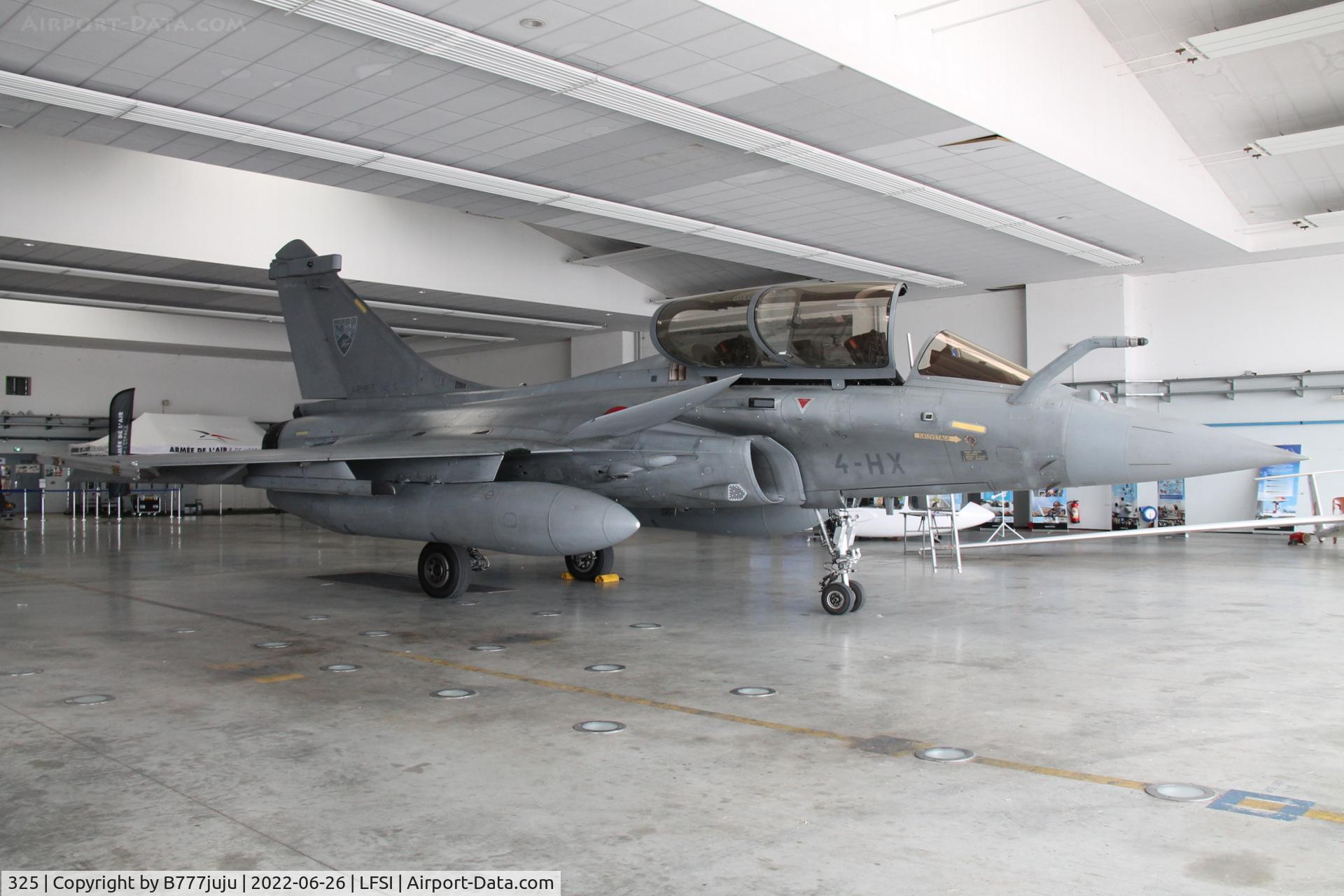325, Dassault Rafale B C/N 325, during Saint-Dizier airshow 2022
new code 4-HX